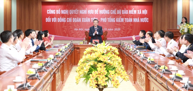 Công bố và trao Nghị quyết nghỉ hưu đối với Phó Tổng Kiểm toán Nhà nước Đoàn Xuân Tiên